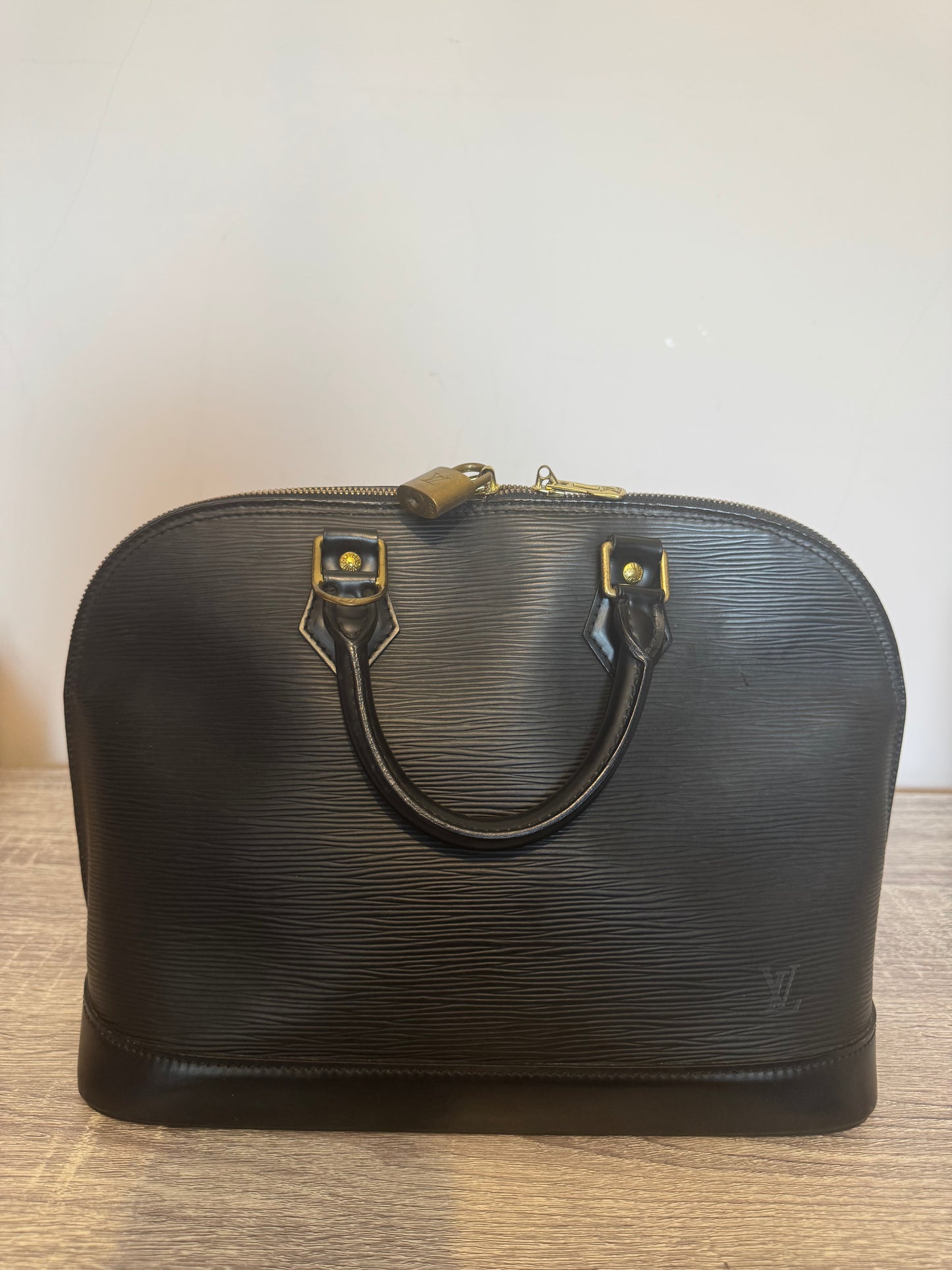 Louis Vuitton Epi Alma Nior