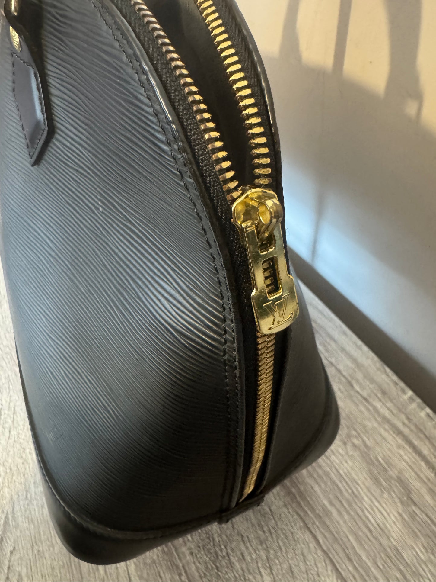 Louis Vuitton Epi Alma Nior
