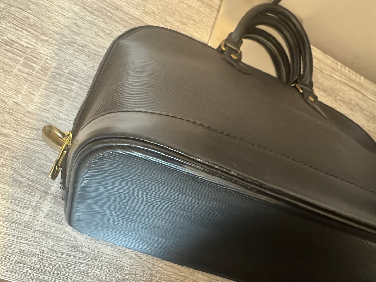 Louis Vuitton Epi Alma Nior