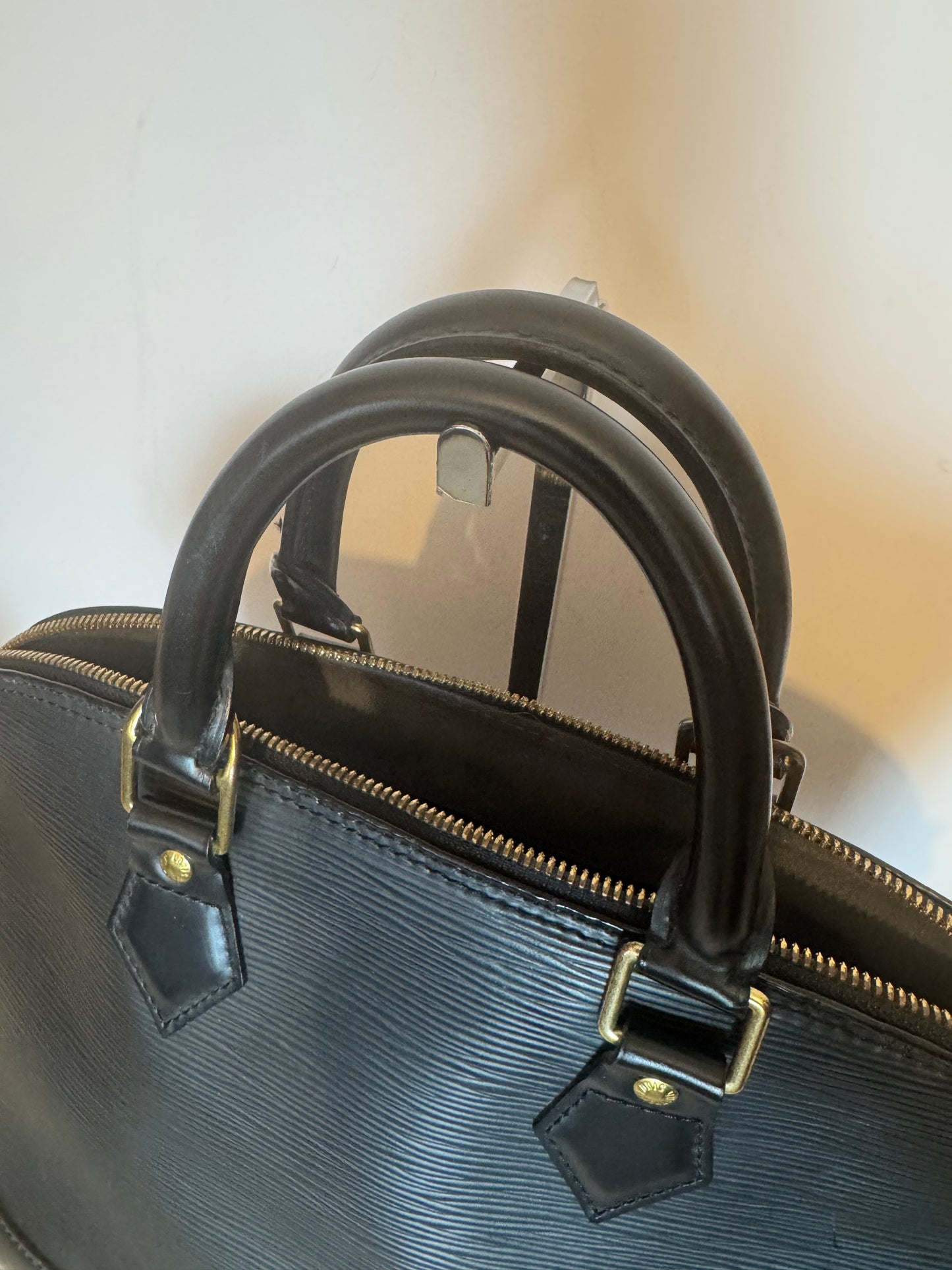 Louis Vuitton Epi Alma Nior