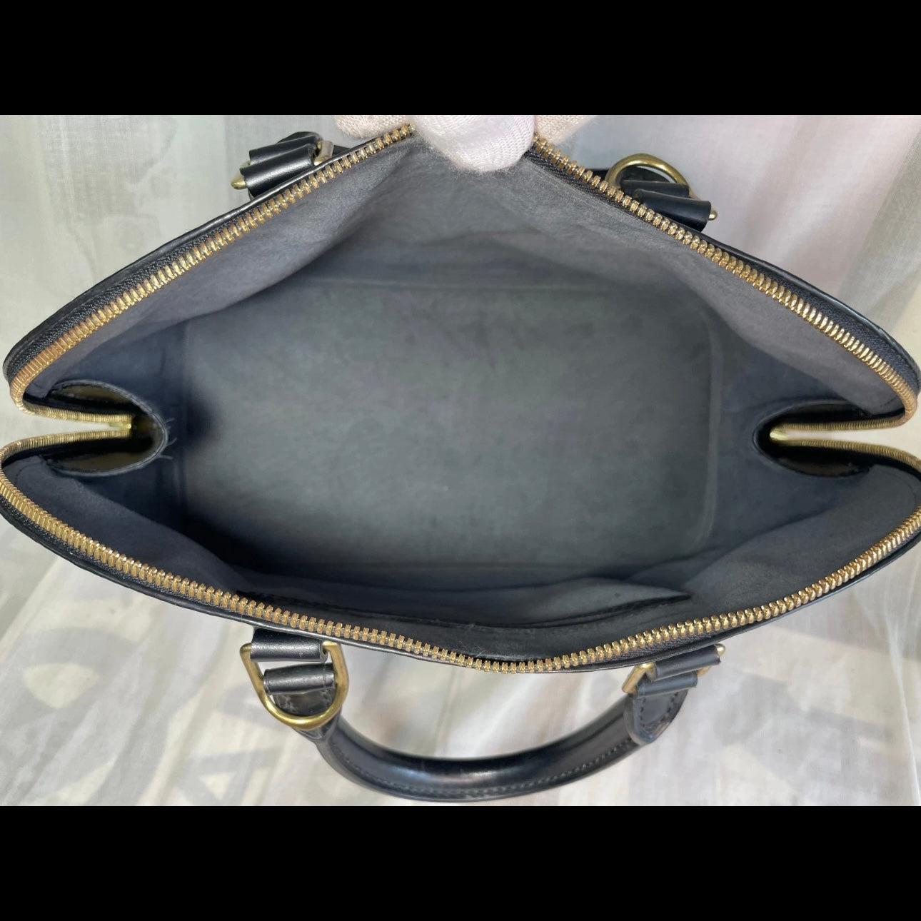 Louis Vuitton Epi Alma Nior