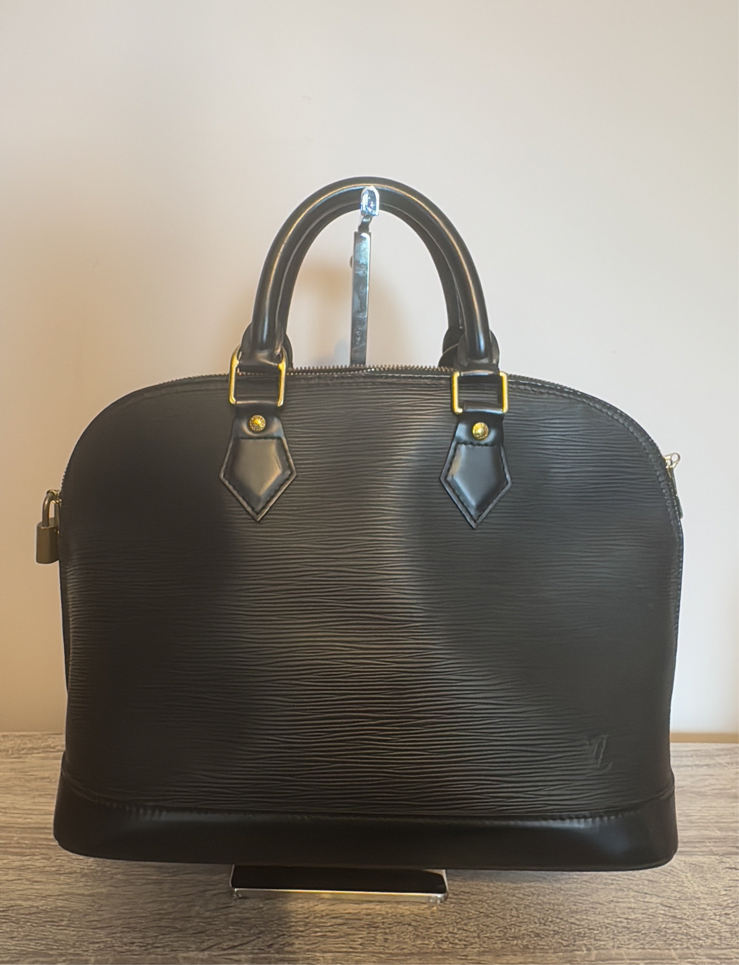 Louis Vuitton Epi Alma Nior
