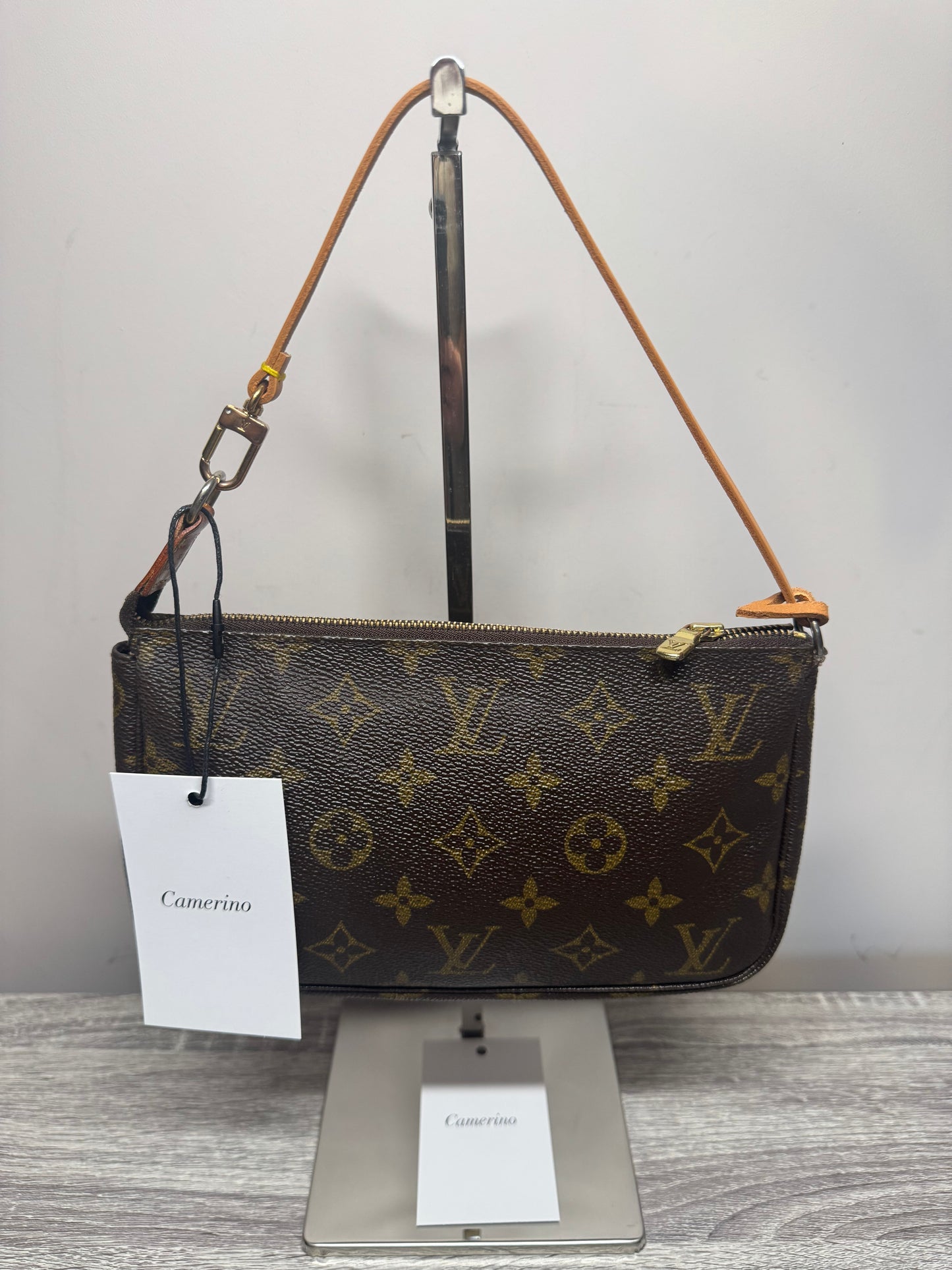 Preloved Louis Vuitton Pochette Bag. Monogram Canvas.