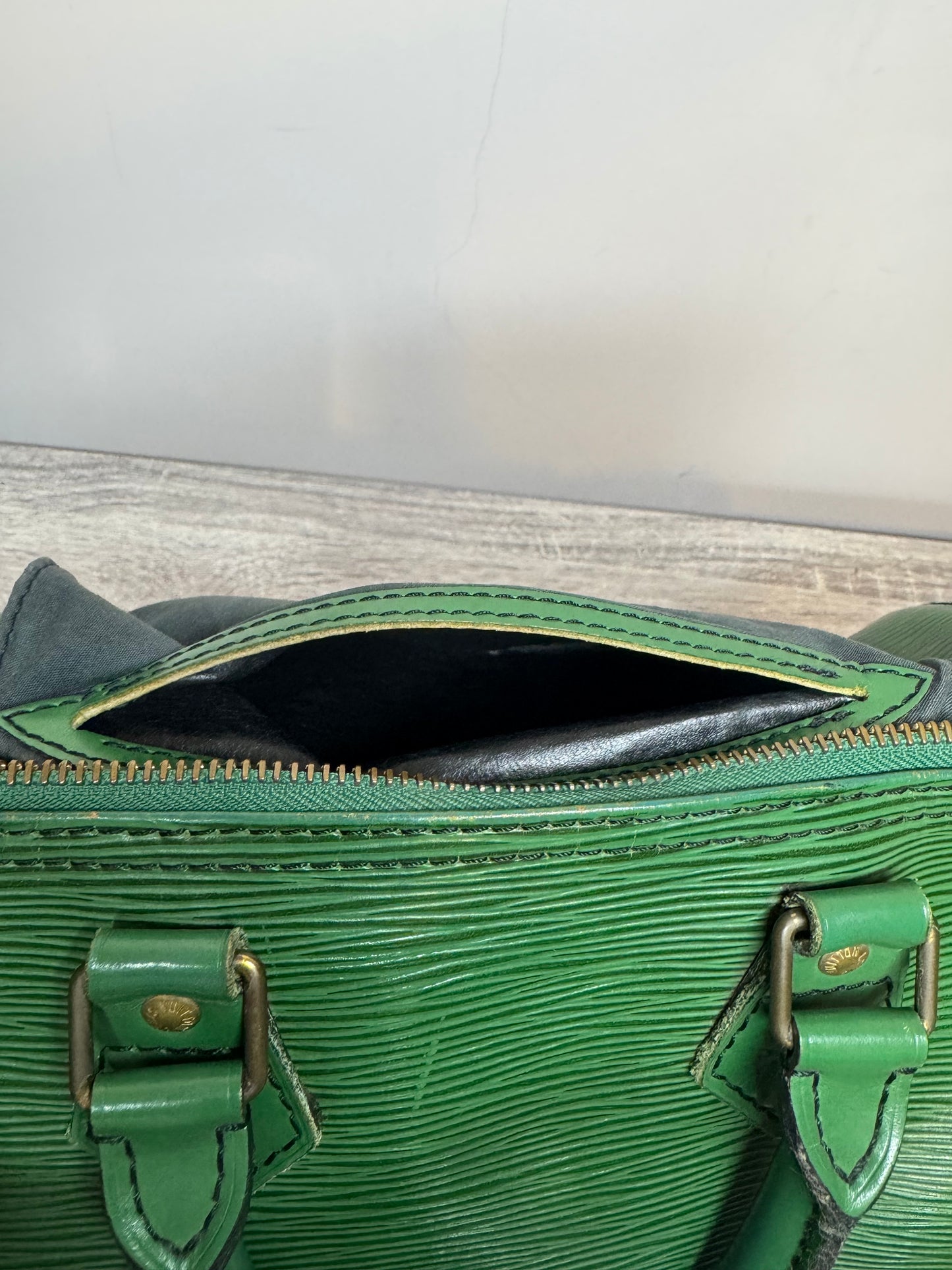 Preloved Louis Vuitton Borneo Green Epi Leather Speedy 25.