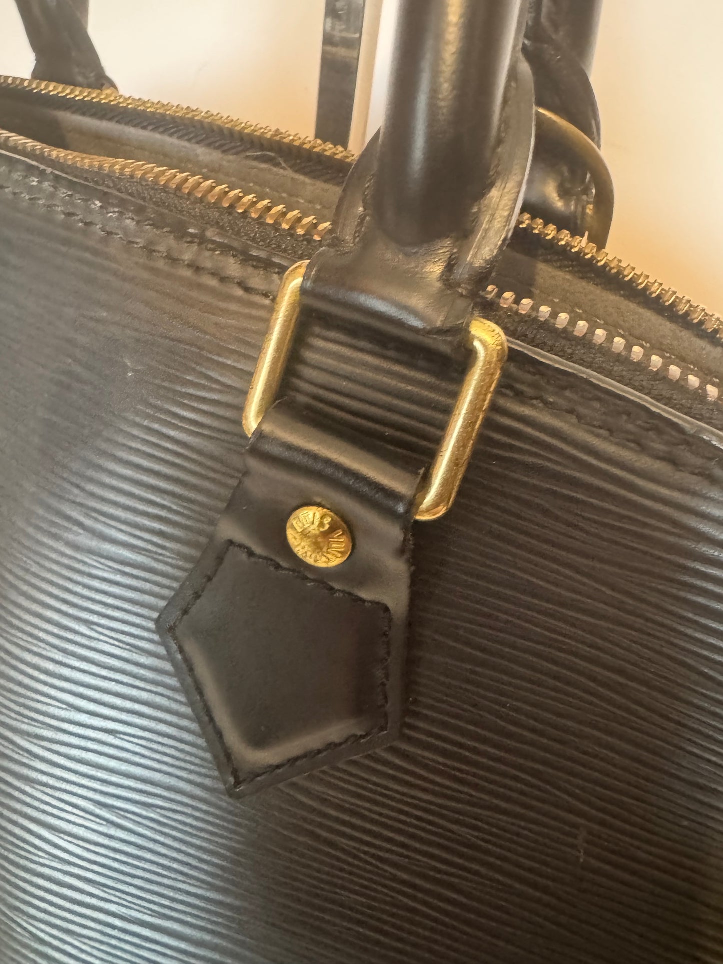Louis Vuitton Epi Alma Nior
