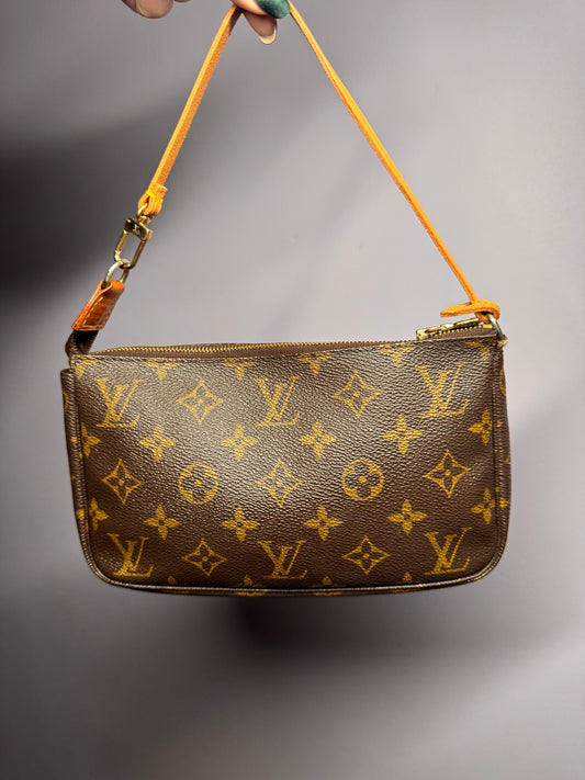 Preloved Louis Vuitton Pochette Bag. Monogram Canvas.