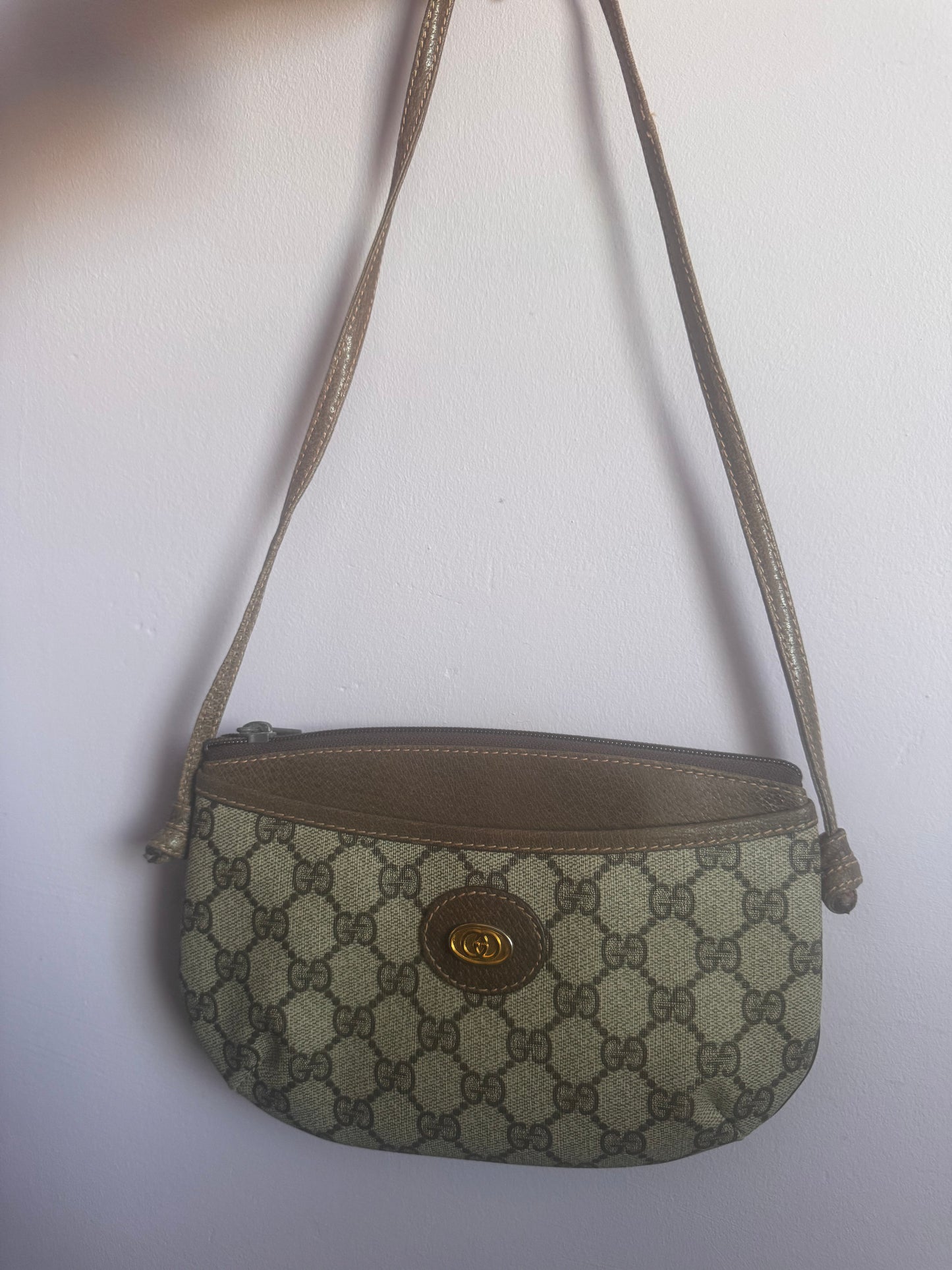 Gucci GG Monogram Crossbody bag (4)